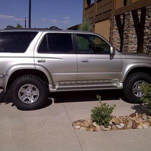 Tires on/front and rear lift both installed.