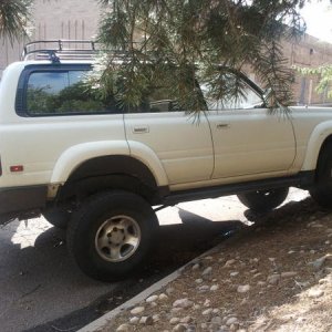 My other 80 series. Has OME lift. 315s for the tires. Kay-Mar rear bumper. Roof Rack. Yup, you only get this type of flex with a solid front and rear 