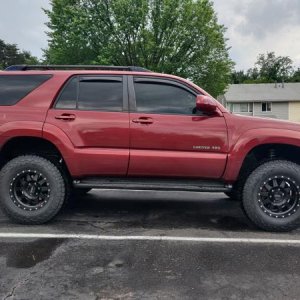 Carmen after the lift. Immediately took to the nearest trail after this. Performed flawlessly! Now we wait for a sale on skid plates :D