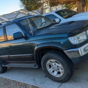 Bought cheap to learn about the 5VZ, did headgaskets on this one, "2Runner", 5VZ, auto, 2wd, doesn't run, don't laugh at me :D