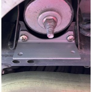 Combustion exhaust pipe hangar 1