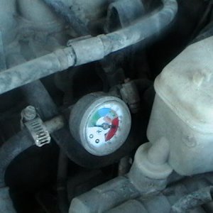 Ghetto fuel pressure gauge form a AC recharge from wally world