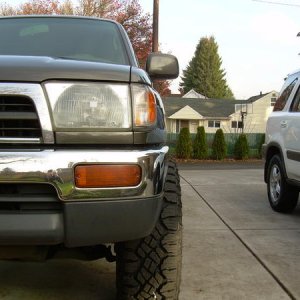 Tires pokin' out