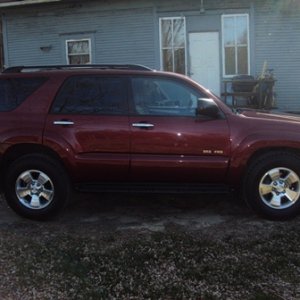 T4R pic with my 17"  Sport rims and new Yoko Geo ATS 265-70-17    2" level kit next week........