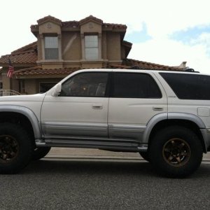 4-Runner w/ Konig Countersteer Offroad wheels.