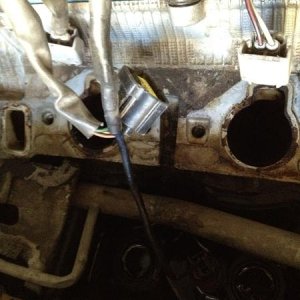 My wire does not have an upper connector. Not sure if that was a "Patch" but it is not there.
