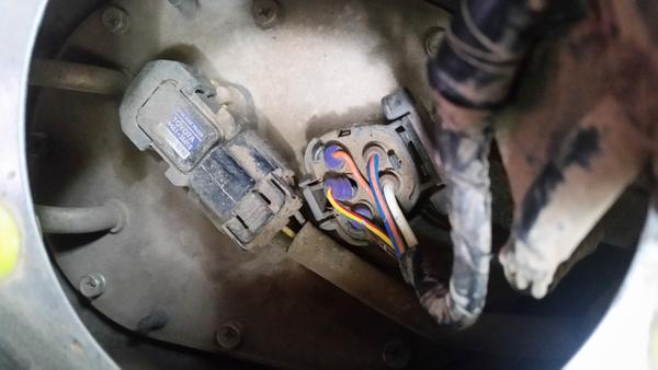 02 Fuel sending unit. Where do these wires go?
