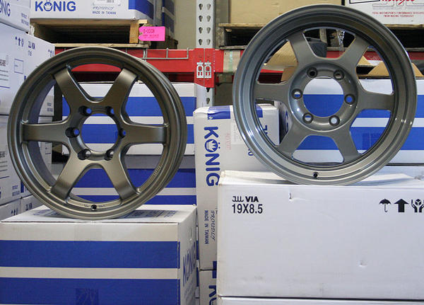 17x9" Konig Six Shooter vs 17x8" Konig Countersteer Type X - comparison of the spoke / lip designs.