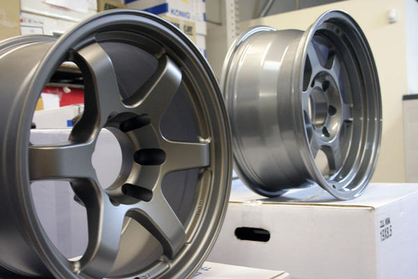 17x9" Konig Six Shooter vs 17x8" Konig Countersteer Type X - comparison of the spoke / lip designs.