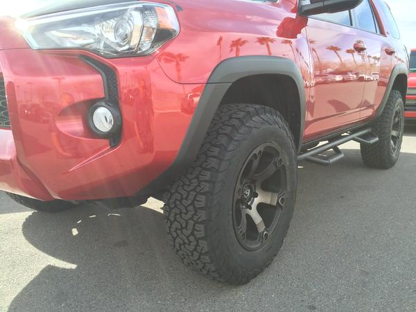 18" FUEL BEAST
-20 OFFSET
LT275/70R18 BFG KO2
2" LIFTED FRONT-MINOR MODIFICATION NEEDED TO MAKE CLEARANCE OF TIRES.  1" LIFT ON REARS-NO MODIFICATION 