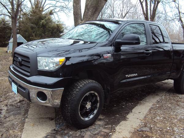 198956 1768030315040 1067665423 32109200 1463958 n

08 Tundra DC 4x4 5.7L   3" lift,  33" nitto NTG's   V tech vision 18x9 wheels.