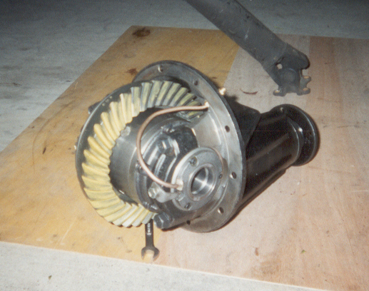 1995 V6 rear differential with 5.29 gears and an ARB air locker.