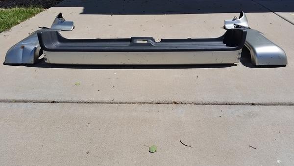 2000 4Runner rear bumper   central part