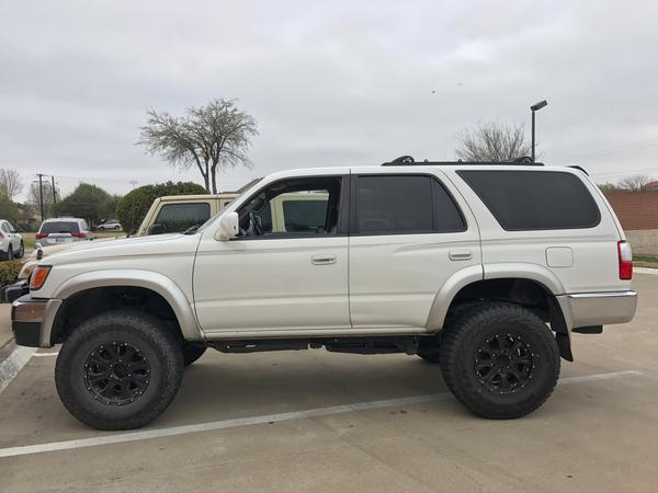 2001 sr5 4x4 4inch lift with 285's... I still need to add my light bar and brush guard.
