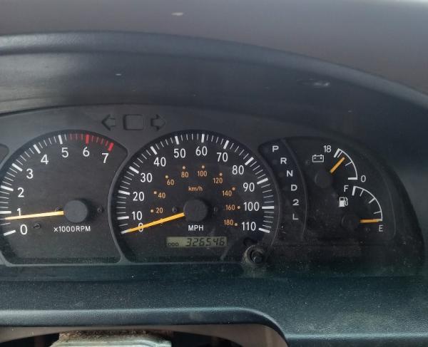2001 Tundra 4X4 V8 automatic 326,546 miles, Typical busted shifter, just replaced rear carrier, still running strong