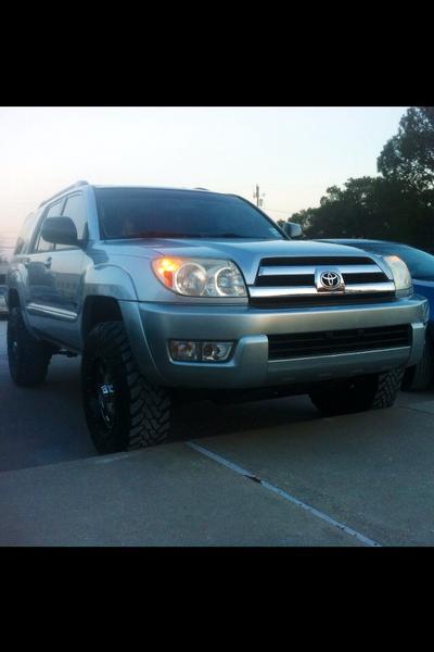 2005 Sr5 4x4
-265/70/17 toyo MTs
-17 inch XD series black/chrome offroad rims
-3/2 leveling kit
-weather tech floor mats
-Ducks unlimited seat covers
