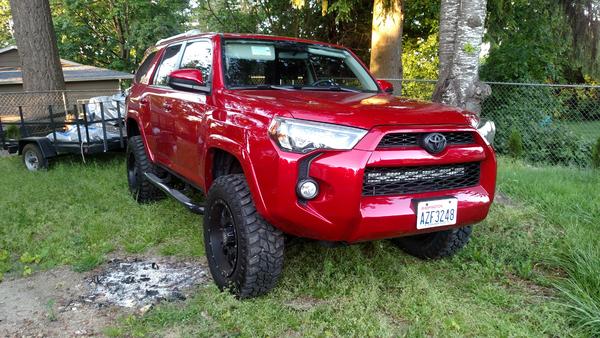 2014 SR5 Premium
2" spacer lift front
1" coil spacer rear
30" Eyeyourlife led bar in grill
275/70r Courser MT 
Mayhem 18x9 wheels