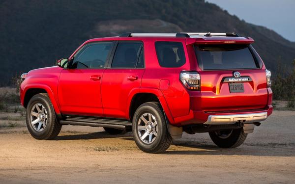 2014 Toyota 4Runner Rear Quarter 1024x640