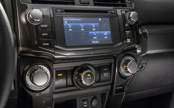 2014 Toyota 4Runner Trail center stack