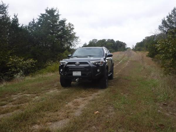 2019 T4R Off Road 4x4
265/70R17 Falken Wildpeak A/T3W, Eibach Pro Truck Lift, Warn VR10 Winch, Warn 100022 Winch Bumper, TRD Skid Plate, Cali Raised L