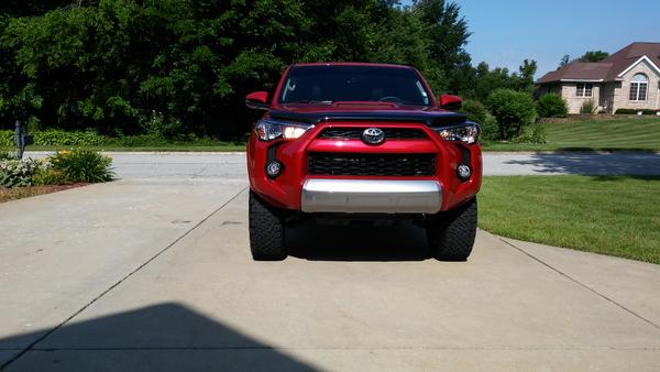 20x9 +18 offset with 275/60/20 BFG KO's 
Bilstein 5100's set at 0
Dobinson springs
C59-302 Front
C59-505 Rear
New KYB Top Hats