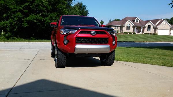 20x9 +18 offset with 275/60/20 BFG KO's 
Bilstein 5100's set at 0
Dobinson springs
C59-302 Front
C59-505 Rear
New KYB Top Hats