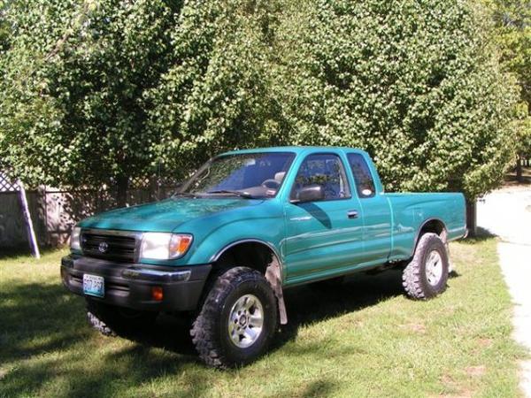 217720 1006464236364 1067665423 30039770 4451 n

my old 98 taco 4x4 2.7L   5 speed.  3" lift.   super swampers.   rare surfside green.......