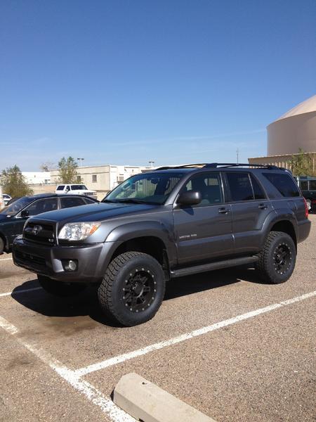 285/65/r18 Terra grapplers
18x9 (0 offset) Pro comp 7031