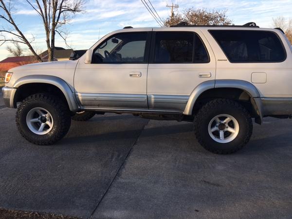 3" lift all the way around with wheels and 32" tires