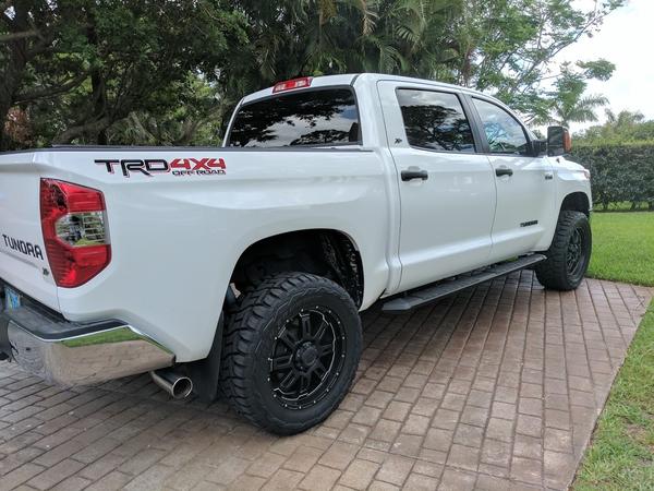 305/55/20 (33x12.5) Toyo RT's on stock 20x9 Ultra's with 1.5" spacers and a Zone 3/1 level
