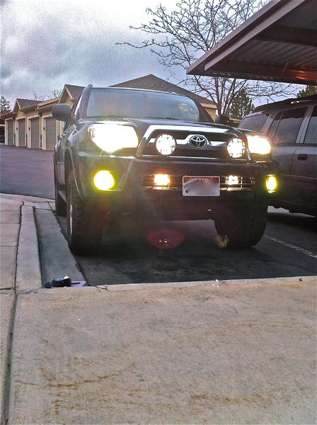 35W HID 4300k low beam
35W HID 3000k fog
85W Piaa 520 ATP
100W Hella Micro FF
And factory high beams with phillips bulbs.