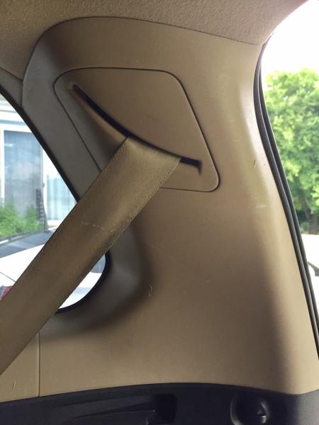 3rd row seatbelt is wet!!