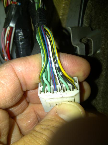 4b elocker ecu connector--- tapped into wh/blk (GND) and blk/yel (IGN), lower right wires on connecter.