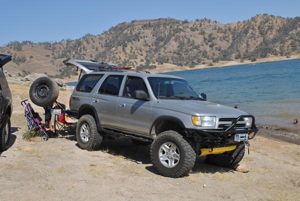 4Runner pullin family duty like a boss.