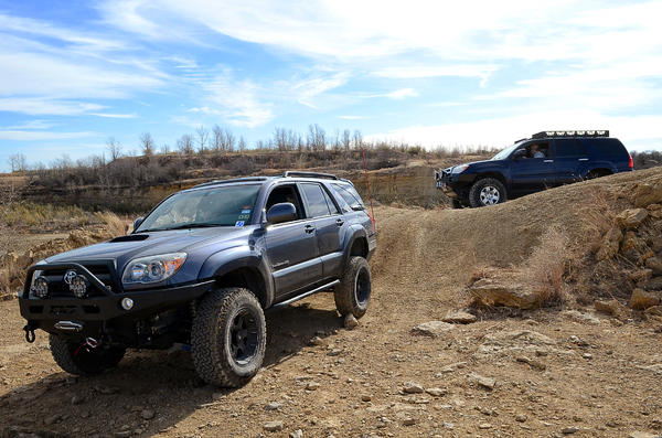 4Runners off-roading