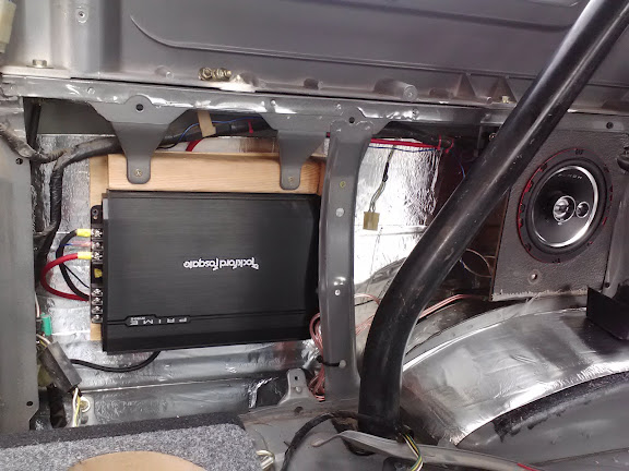 6x9's dedicated amp custom located behind panels