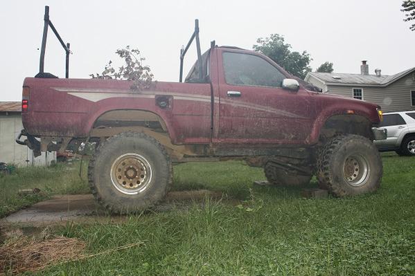 90pickup 6inch pro comp 35s 5.29s.  badazz work truck
240000 miles