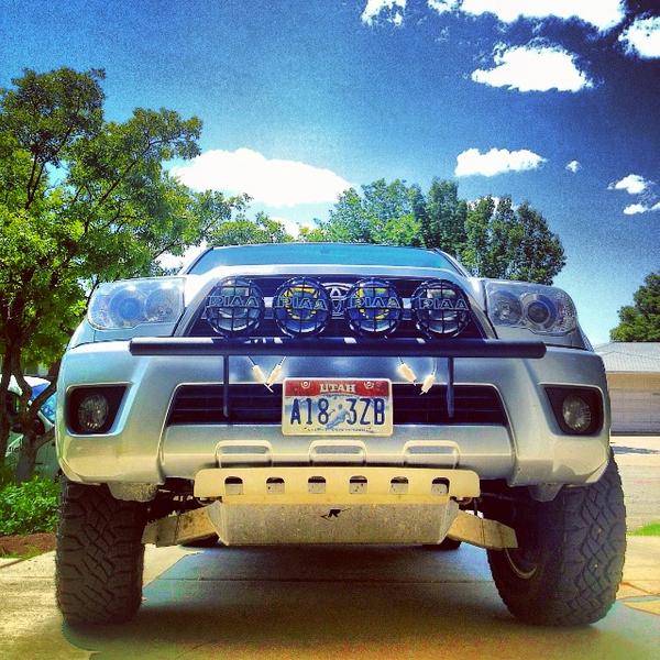 A good view of the FJ Full Body Skid from Ricochet, and my new PIAA's.