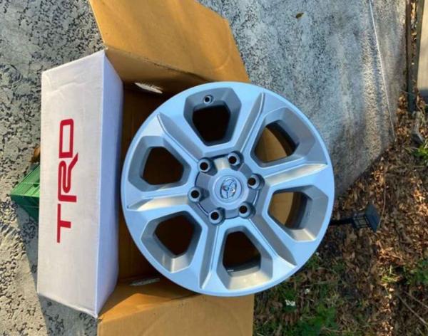 A0739B8B 1F86 4936 8376 A78766C0C02F
Just scored some 17” rims second hand for $300