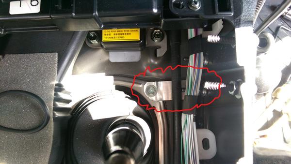 Added bracket to stabilize ram mount