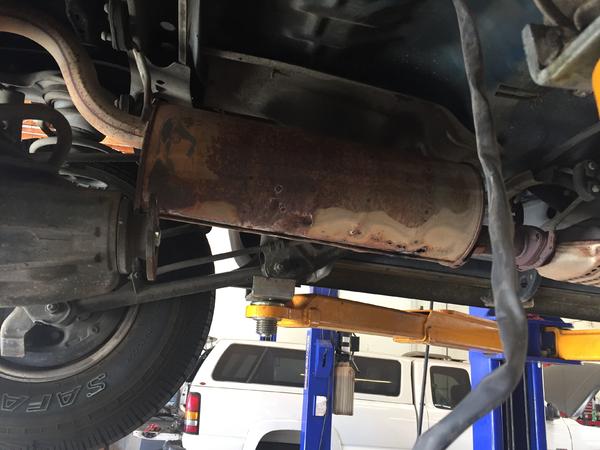 another angle of tank removed, underside of 4Runner