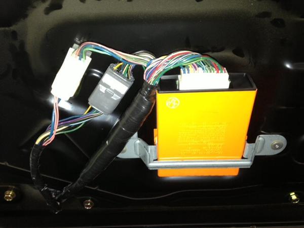 Another crapy photo of the wiring. Need a better one to see all the wire colours/connectors locations!