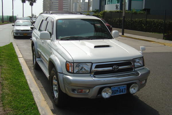 Another shot. I remember I had the big Hella's wired so that were my hibeams. I had HIDs in the headlights, so I lost the factory HI's. Talk about ove