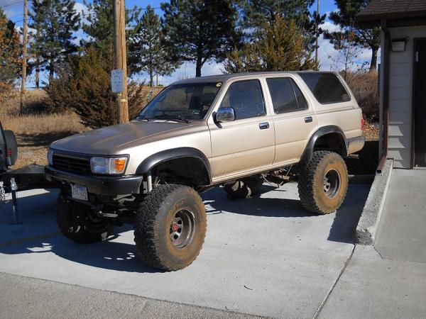As she sits before the swap, with the fairly-common blown head gasket.  Sitting on 4" Trail-Gear SAS and rear leaf conversion, locked front and rear, 