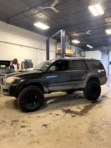 Bigger tires to complement the new suspension. Maxxis RAZR 315/70R17, SCS BR6 17x9 -38mm