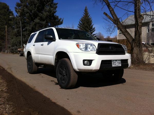 Bilstein 5100s @ 2.5 W/ toytec 1/4 in top plates. Rear daystar 1.5s
