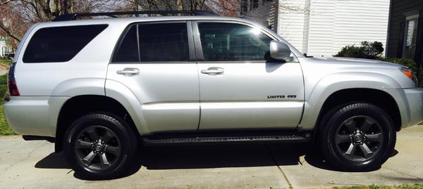 bilsteins 5100 all around. front set at 2.5 daystar 1.5 lift in the back