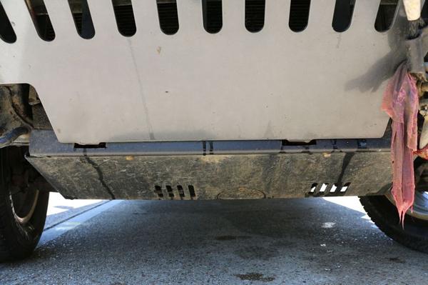 Budbuilt front skid plate, integrated with the front bumper.