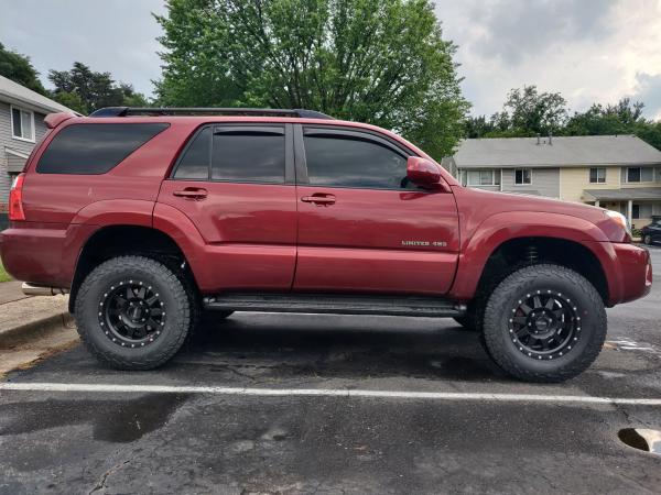 Carmen after the lift. Immediately took to the nearest trail after this. Performed flawlessly! Now we wait for a sale on skid plates :D