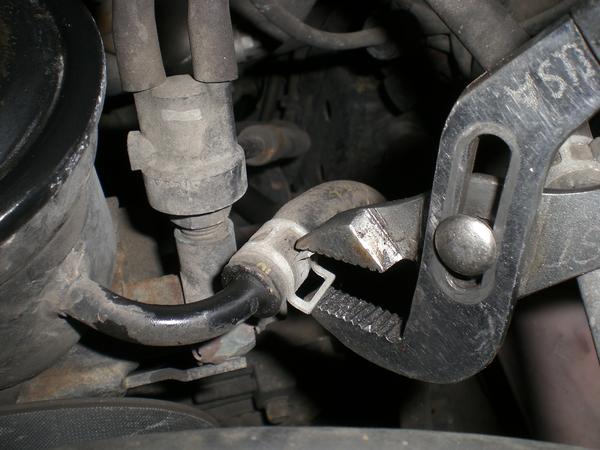 Clamping the hose fastener.